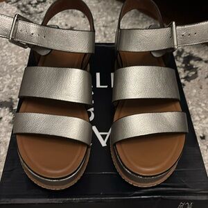 Brand New With Box! Naturalizer Billie Silver Frost Platform Sandals! 8.5 wide